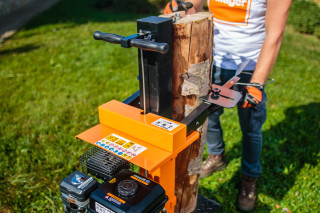 Motorni vertikalni cepac drva Villager PLS 10T 2019