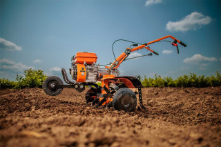 Motorni kultivator Villager VTB 8422 sa plugom za oranje