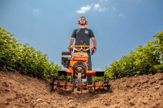 Motorni kultivator Villager VTB 8422 sa plugom za oranje