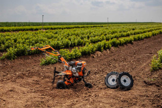 Motorni kultivator Villager VTB 8422 sa plugom za oranje 