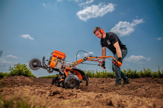 Motorni kultivator Villager VTB 8422 sa plugom za oranje 