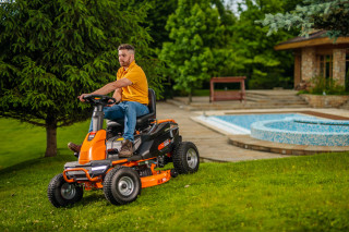 Akumulatorska traktor kosačica Villager Capricorn 38