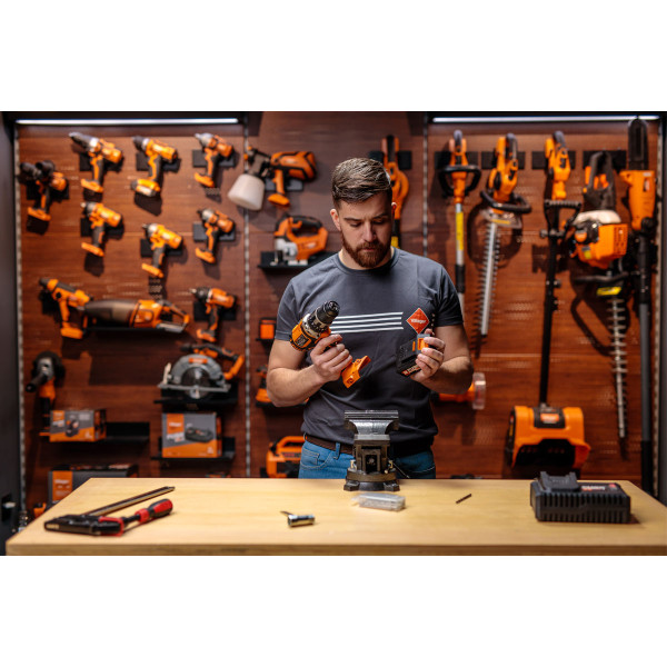 Fuse akumulatorska brushless udarna bušilica VPL 8120