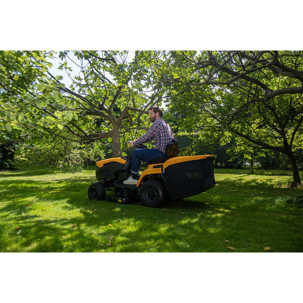 Akumulatorski traktor kosačica Stiga Estate 384 E 