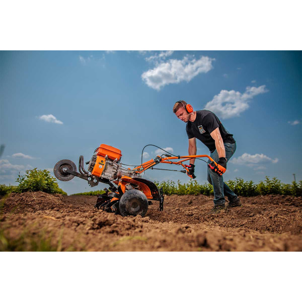 Motorni kultivator Villager VTB 8422 sa plugom za oranje