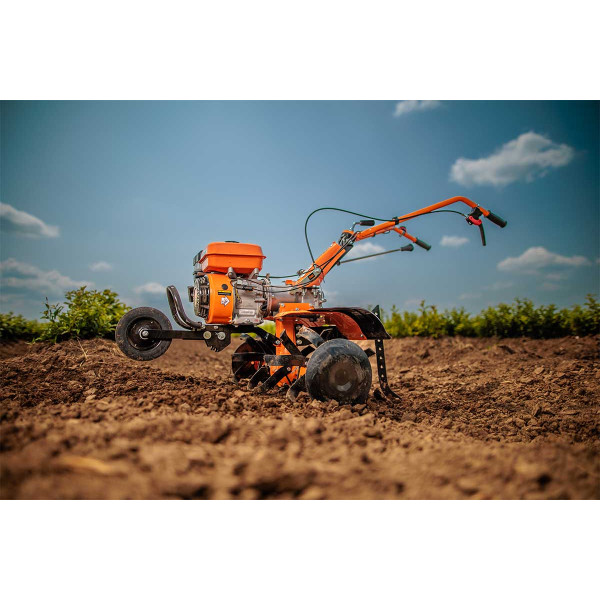 Motorni kultivator Villager VTB 8422 sa plugom za oranje
