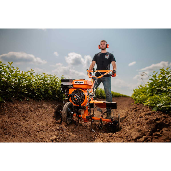 Motorni kultivator Villager VTB 8422 sa plugom za oranje