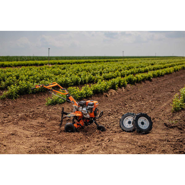 Motorni kultivator Villager VTB 8422 sa plugom za oranje 