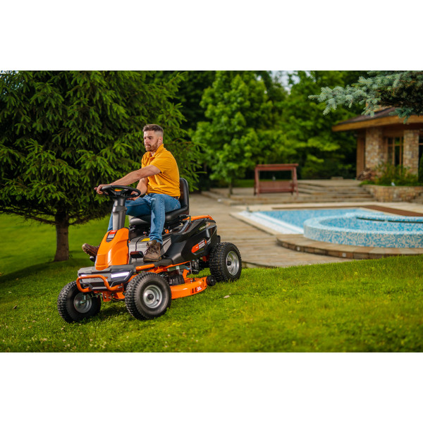 Akumulatorska traktor kosačica Villager Capricorn 38
