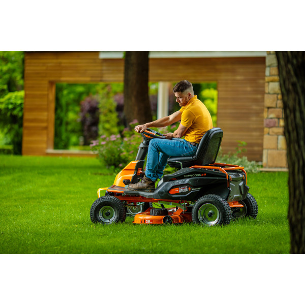 Akumulatorska traktor kosačica Villager Capricorn 38
