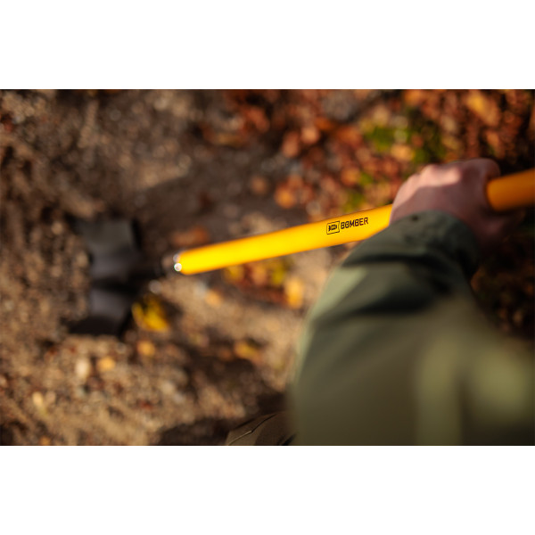 Ašov špicasti sa fibreglass drškom Bomber