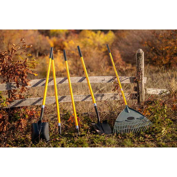 Lopata kvadratna sa fibreglass drškom Bomber 